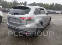 2016 Toyota Highlander photo