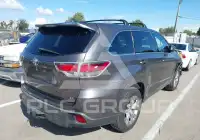 2016 Toyota Highlander photo