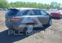 2016 Toyota Highlander photo