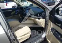 2016 Toyota Highlander photo