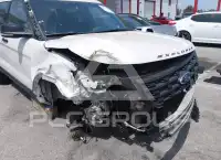 2016 Ford EXPLORER photo