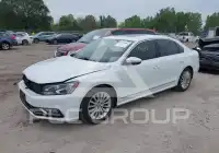 2016 Volkswagen Passat photo
