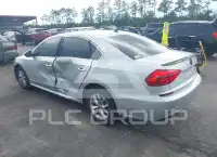 2016 Volkswagen Passat photo