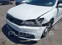 2016 Volkswagen Passat photo