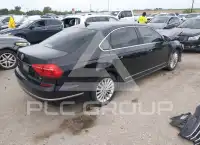 2016 Volkswagen Passat photo