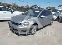 2016 Volkswagen GOLF photo