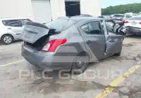 2017 Nissan VERSA photo