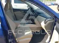 2017 Nissan ROGUE photo
