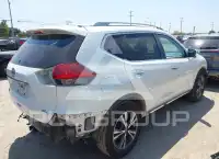 2017 Nissan ROGUE photo
