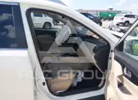 2017 Nissan ROGUE photo