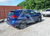 2017 Nissan ROGUE photo