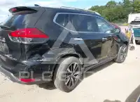 2017 Nissan ROGUE photo