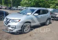 2017 Nissan ROGUE photo