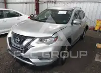 2017 Nissan ROGUE photo