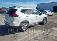 2017 Nissan ROGUE photo