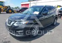 2017 Nissan ROGUE photo
