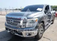 2017 Nissan TITAN фото