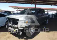 2017 Nissan TITAN photo