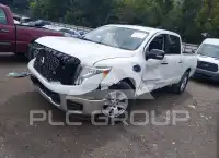 2017 Nissan TITAN фото