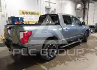 2017 Nissan TITAN фото