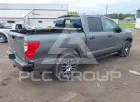 2017 Nissan TITAN фото
