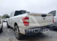 2017 Nissan TITAN фото
