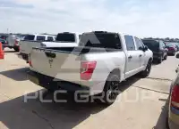 2017 Nissan TITAN фото