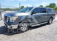 2017 Nissan TITAN photo