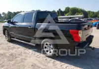 2017 Nissan TITAN фото
