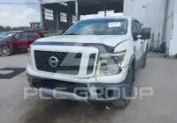 2017 Nissan TITAN фото