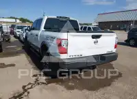 2017 Nissan TITAN фото