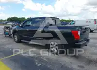 2017 Nissan TITAN photo