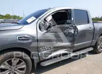 2017 Nissan TITAN фото