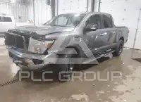 2017 Nissan TITAN фото