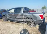 2017 Nissan TITAN фото