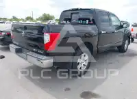 2017 Nissan TITAN фото