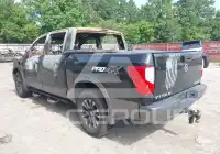 2017 Nissan TITAN фото