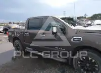 2017 Nissan TITAN фото