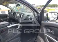 2017 Nissan TITAN photo