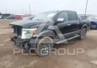 2017 Nissan TITAN фото