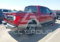 2017 Nissan TITAN фото
