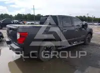 2017 Nissan TITAN фото