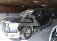 2017 Nissan TITAN фото