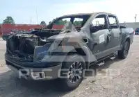 2017 Nissan TITAN фото
