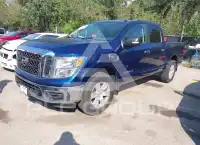 2017 Nissan TITAN фото