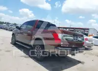 2017 Nissan TITAN photo
