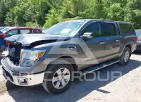 2017 Nissan TITAN photo