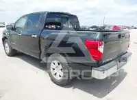 2017 Nissan TITAN фото