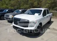 2017 Nissan TITAN фото