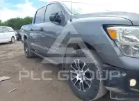 2017 Nissan TITAN фото
